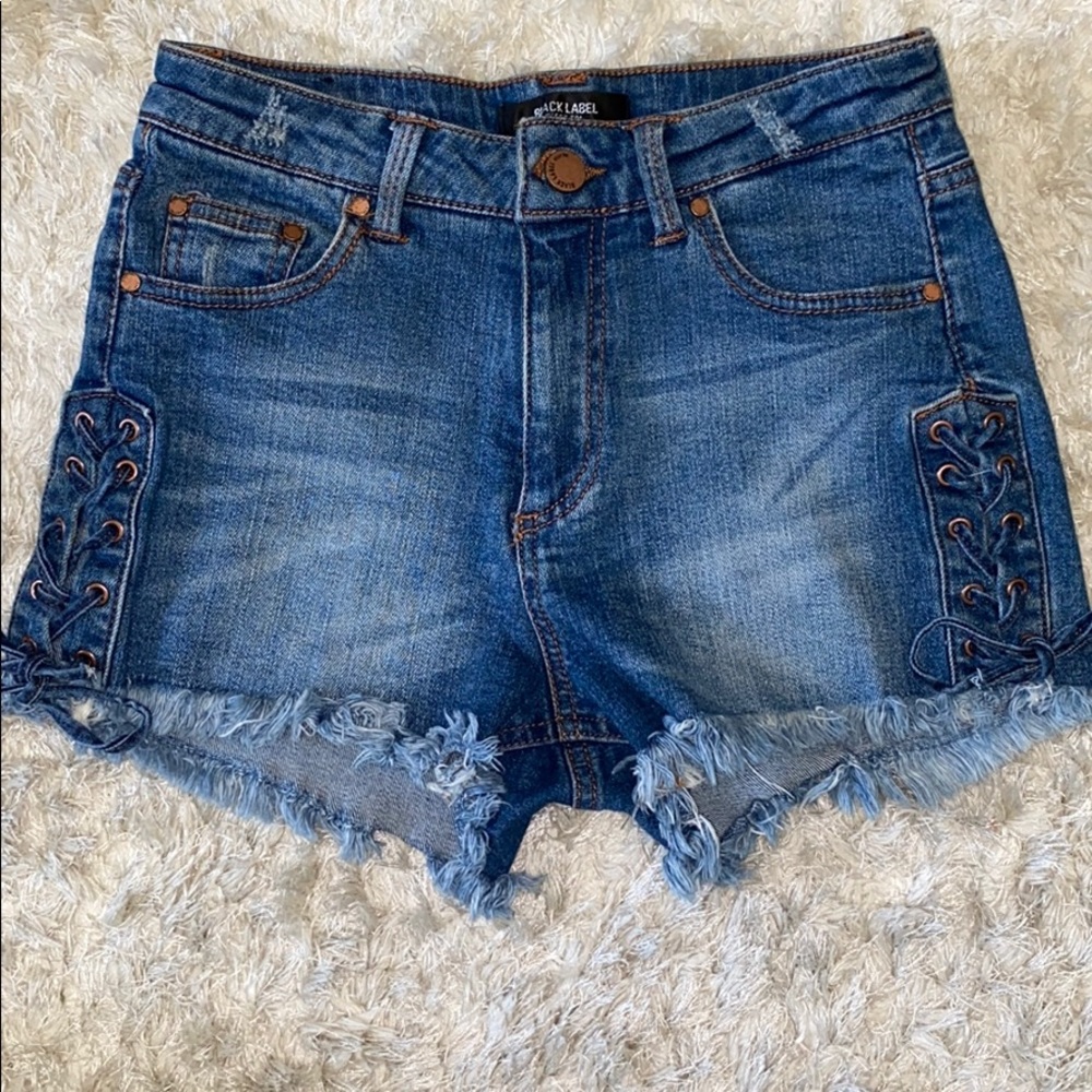 CUTE HIGH WAISTED TIED JEAN SHORTS!!